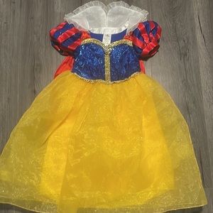 💜Disney Snow White costume size 5/6 Halloween costume Disney Park Authentic
